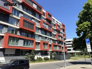 Pronájem garážového stání, Praha - Libeň, Vojenova, 15 m2