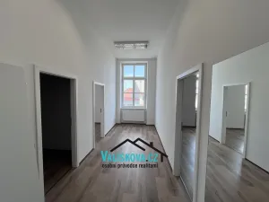 Pronájem obchodního prostoru, Kroměříž, Riegrovo náměstí, 130 m2