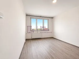 Pronájem bytu 2+kk, Jindřichův Hradec - Jindřichův Hradec III, sídliště Vajgar, 31 m2