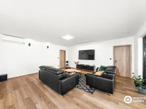 Prodej rodinného domu, Hajany, 199 m2