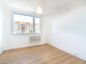 Pronájem bytu 3+1, Praha - Kobylisy, Famfulíkova, 67 m2