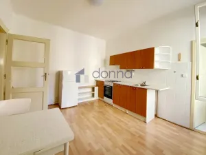Pronájem bytu 2+kk, Praha, Viklefova, 39 m2