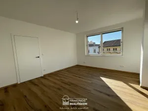 Pronájem bytu 2+kk, Hranice - Hranice I-Město, Pernštejnské náměstí, 55 m2