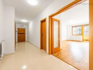 Pronájem kanceláře, Praha - Nusle, Mojmírova, 140 m2