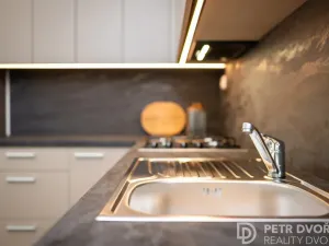 Prodej bytu 3+kk, Praha - Karlín, U invalidovny, 71 m2