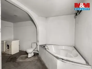 Prodej rodinného domu, Rynholec, nám. 1. máje, 363 m2