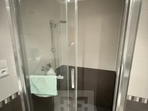 Pronájem bytu 1+kk, Praha - Troja, Svídnická, 27 m2