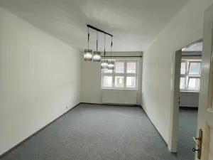 Pronájem bytu 3+1, Pardubice, náměstí Čs. legií, 96 m2