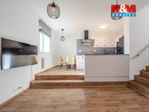 Pronájem bytu 2+kk, Benešov, Husovo náměstí, 78 m2