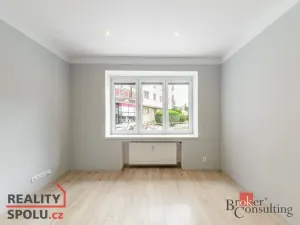 Pronájem bytu 2+kk, Praha - Podolí, Dvorecké náměstí, 43 m2