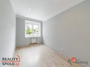 Pronájem bytu 2+kk, Praha - Podolí, Dvorecké náměstí, 43 m2