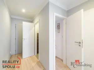 Pronájem bytu 2+kk, Praha - Podolí, Dvorecké náměstí, 43 m2