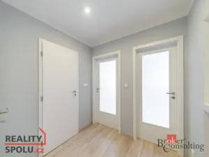 Pronájem bytu 2+kk, Praha - Podolí, Dvorecké náměstí, 43 m2