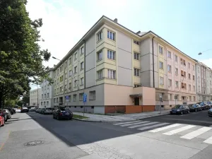 Pronájem bytu 2+1, Praha - Bubeneč, náměstí Interbrigády, 51 m2