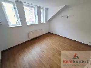 Pronájem bytu 1+kk, Praha - Žižkov, Jeseniova, 20 m2