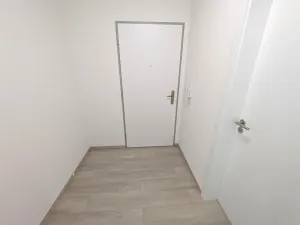 Pronájem bytu 1+kk, Praha - Vysočany, Poděbradská, 39 m2