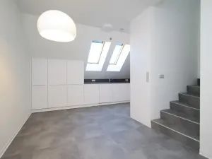 Pronájem atypického bytu, Praha - Vinohrady, Korunní, 82 m2