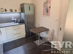 Prodej bytu 2+kk, Praha - Vinohrady, Hollarovo náměstí, 43 m2