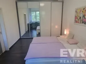 Prodej bytu 2+kk, Praha - Vinohrady, Hollarovo náměstí, 43 m2