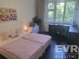 Prodej bytu 2+kk, Praha - Vinohrady, Hollarovo náměstí, 43 m2