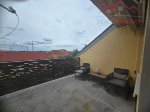 Pronájem atypického bytu, Chomutov, náměstí Dr. Beneše, 155 m2