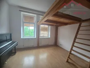 Pronájem atypického bytu, Chomutov, náměstí Dr. Beneše, 155 m2