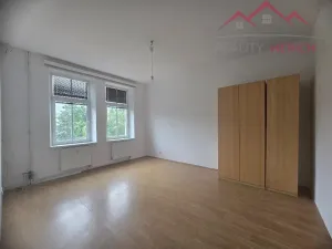 Pronájem atypického bytu, Chomutov, náměstí Dr. Beneše, 155 m2