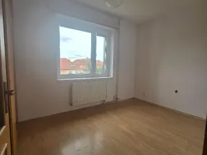 Pronájem atypického bytu, Chomutov, náměstí Dr. Beneše, 155 m2