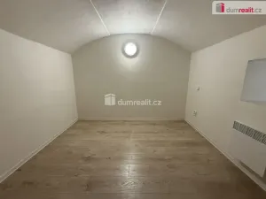 Pronájem bytu 1+kk, Praha - Smíchov, Na Valentince, 50 m2