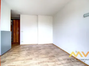 Pronájem bytu 1+kk, Hradec Králové - Nový Hradec Králové, Mrštíkova, 32 m2
