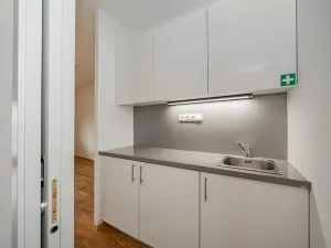 Pronájem kanceláře, Praha - Smíchov, Štefánikova, 168 m2