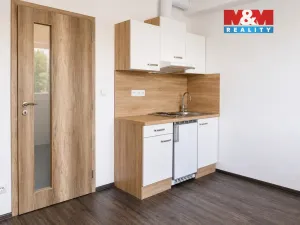 Pronájem bytu 1+kk, Zlín - Malenovice, Jarolímkovo náměstí, 27 m2
