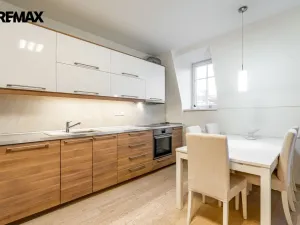 Pronájem bytu 4+kk, Karlovy Vary, Bulharská, 118 m2