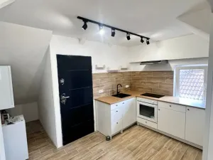 Pronájem bytu 2+1, Chlumec nad Cidlinou - Chlumec nad Cidlinou II, Nábřeží Julia Fučíka, 60 m2