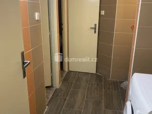 Pronájem bytu 4+1, Praha - Kobylisy, Zenklova, 15 m2