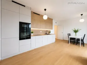 Pronájem bytu 2+kk, Praha - Radlice, U Komína, 57 m2