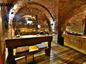 Prodej restaurace, Hradec Králové, Velké náměstí, 350 m2