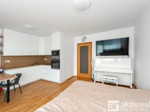 Pronájem bytu 1+kk, Praha - Modřany, Provázkova, 38 m2