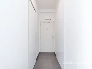 Pronájem bytu 2+kk, Praha, Argentinská, 44 m2