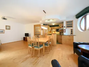 Pronájem bytu 3+kk, Praha - Žižkov, Jeseniova, 99 m2