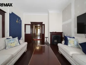 Prodej bytu 3+1, Karlovy Vary, nábřeží Jana Palacha, 94 m2