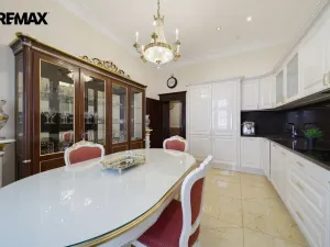 Prodej bytu 3+1, Karlovy Vary, nábřeží Jana Palacha, 94 m2