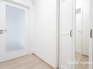 Pronájem bytu 1+kk, Praha - Vysočany, Poděbradská, 39 m2