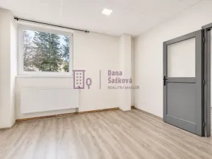 Pronájem bytu 2+kk, Jindřichův Hradec - Jindřichův Hradec II, Miřiovského, 34 m2