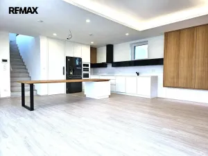 Prodej rodinného domu, Vestec, Čechova, 298 m2