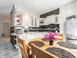 Prodej bytu 2+1, Hradec Králové - Pražské Předměstí, Hrubínova, 62 m2