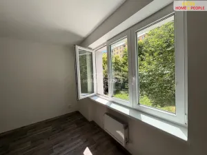 Pronájem bytu 2+1, Karlovy Vary - Stará Role, Závodu míru, 71 m2