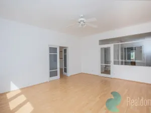 Pronájem bytu 4+1, Praha - Nové Město, Masarykovo nábřeží, 110 m2