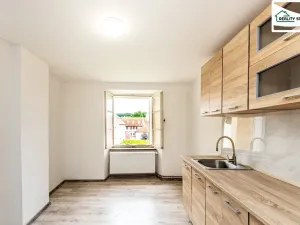 Pronájem bytu 2+1, Cheb, Židovská, 66 m2