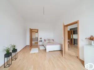 Pronájem bytu 2+kk, Praha, Husinecká, 45 m2
